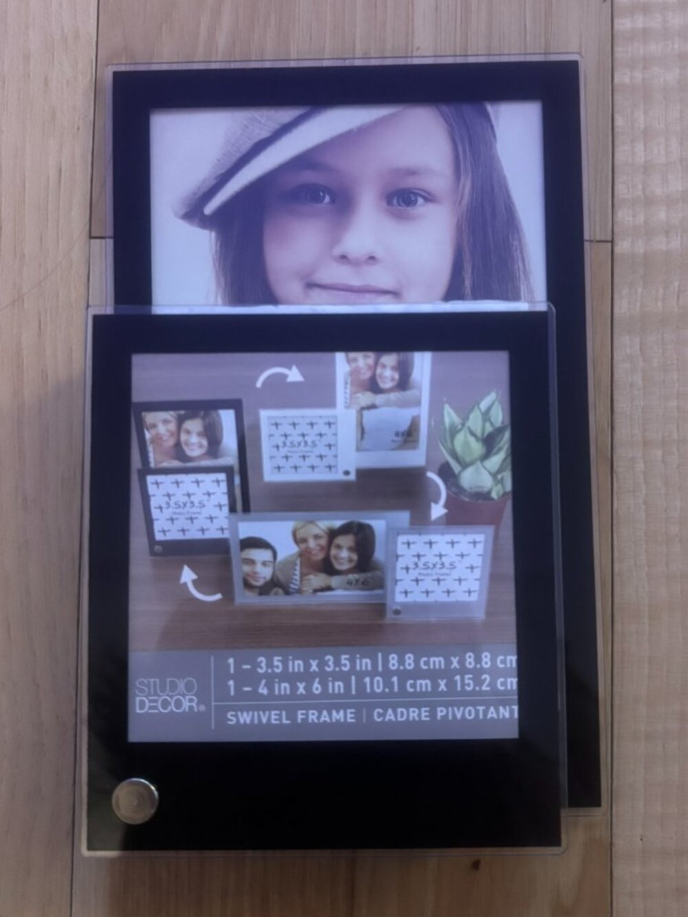 Studio Decor Swivel Frame